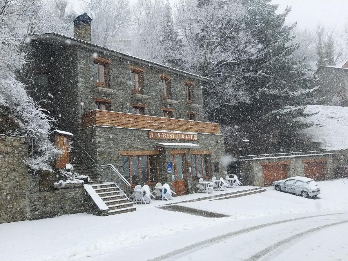 Hostal Les Roquetes Queralbs Esterno foto