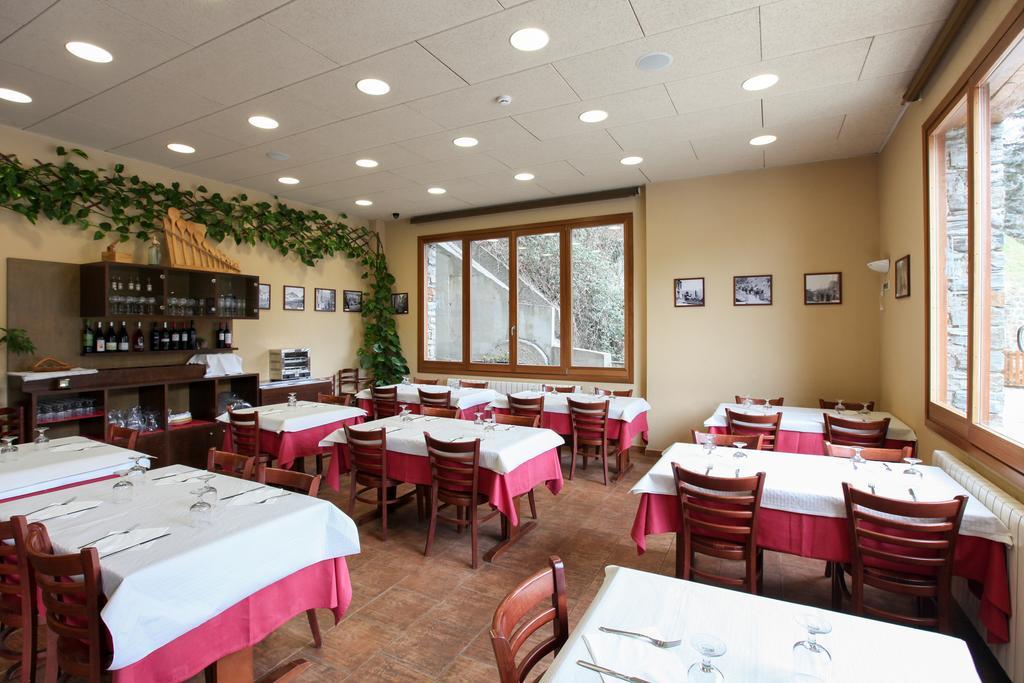 Hostal Les Roquetes Queralbs Esterno foto