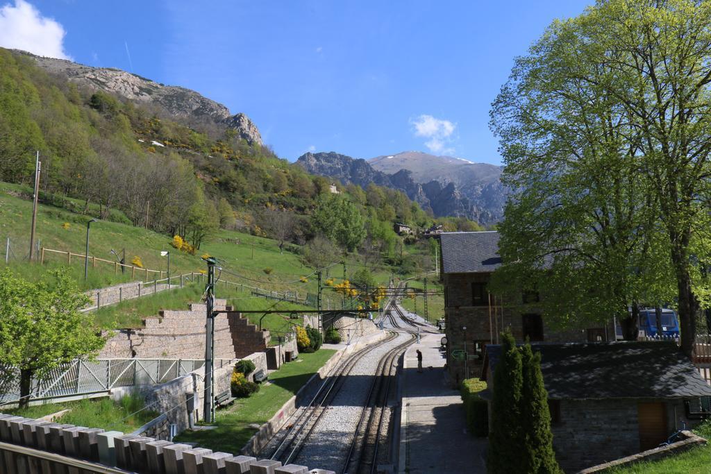Hostal Les Roquetes Queralbs Esterno foto